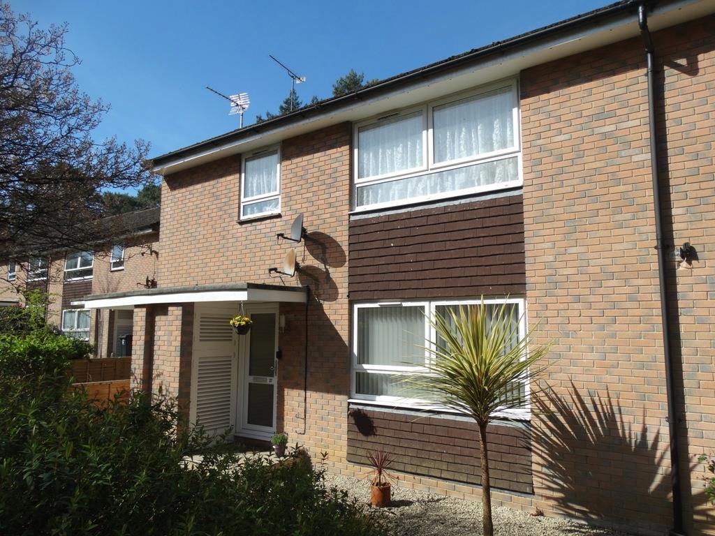 2 bed Apartment for rent in Broom Hill. From Harker & Bullman - Wimborne