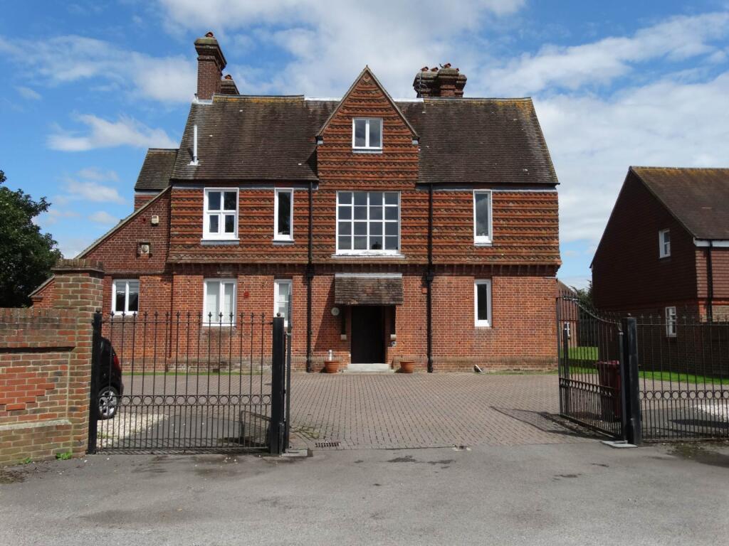 2 bed 1st Floor Flat for rent in Chichester. From Abacus Letting Services - Felpham