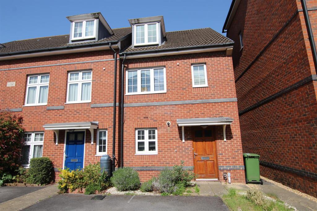 4 bed Town House for rent in Eastleigh. From David Evans Estate Agents - Eastleigh 4 bed Town House for rent in Eastleigh. From David Evans Estate Agents - Eastleigh