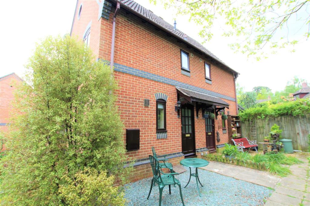 2 bed End of Terrace for rent in Dibden Purlieu. From David Evans Estate Agents - Eastleigh