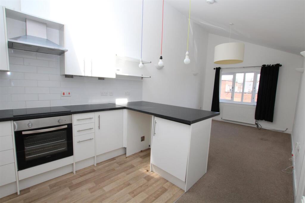 2 bed 1st Floor Flat for rent in Eastleigh. From David Evans Estate Agents - Eastleigh