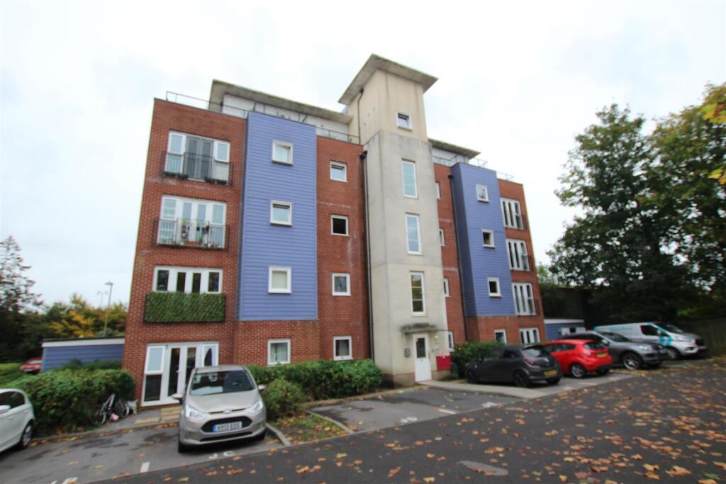 2 bed 1st Floor Flat for rent in Eastleigh. From David Evans Estate Agents - Eastleigh