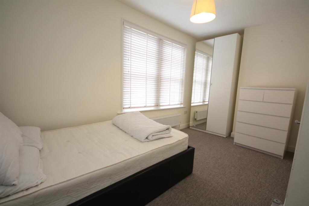 1 bed House Share for rent in Eastleigh. From David Evans Estate Agents - Eastleigh 1 bed House Share for rent in Eastleigh. From David Evans Estate Agents - Eastleigh