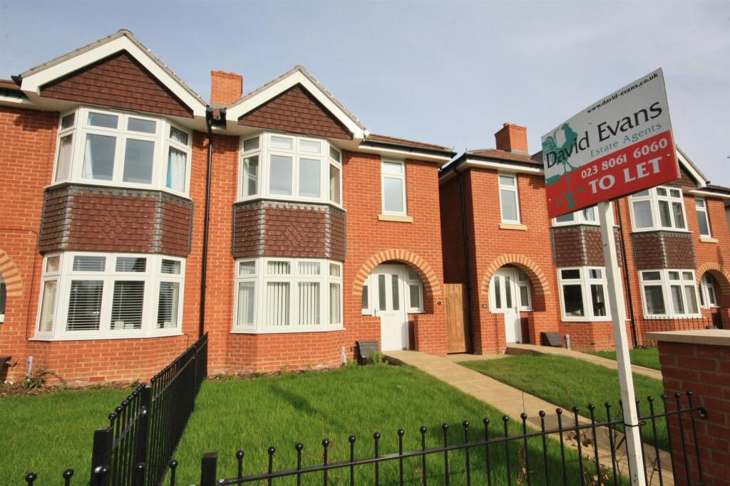 3 bed Semi Detached for rent in Eastleigh. From David Evans Estate Agents - Eastleigh 3 bed Semi Detached for rent in Eastleigh. From David Evans Estate Agents - Eastleigh