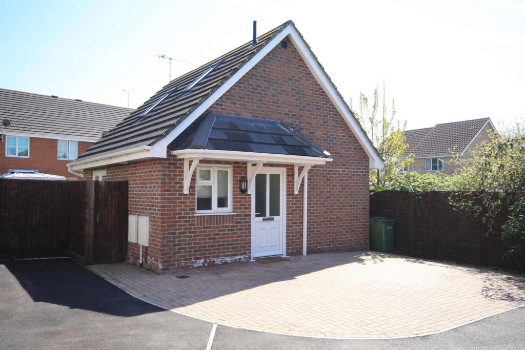 1 bed Detached for rent in Eastleigh. From David Evans Estate Agents - Eastleigh