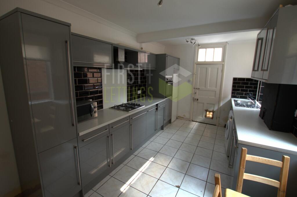 4 bed Mid Terraced House for rent in Stoughton. From First 4 Lettings - Leicester