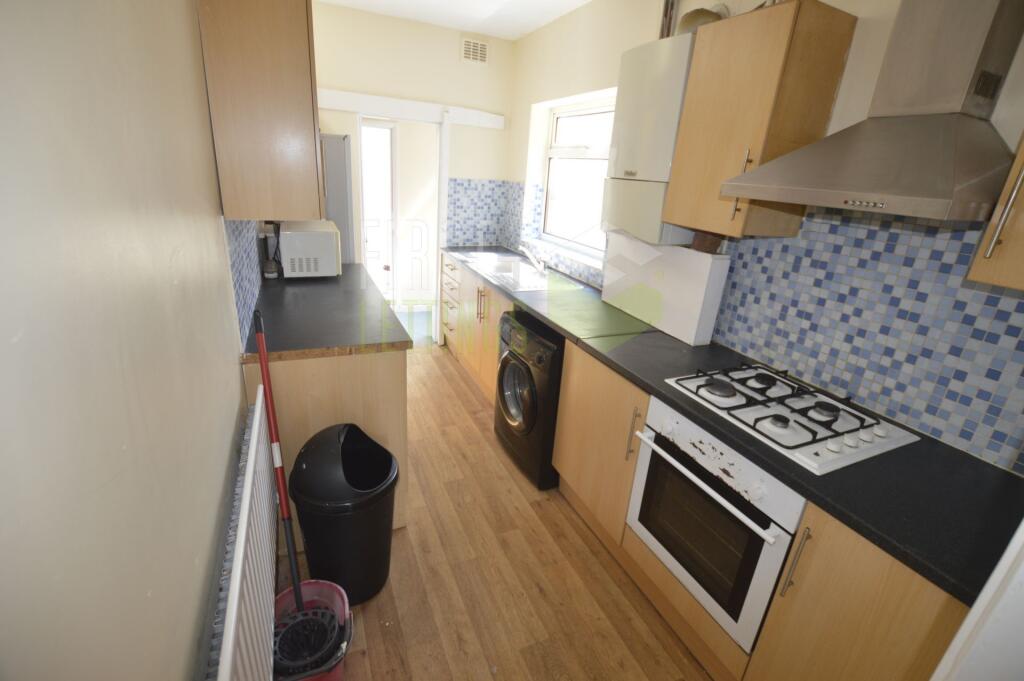 4 bed Mid Terraced House for rent in Leicester Forest East. From First 4 Lettings - Leicester