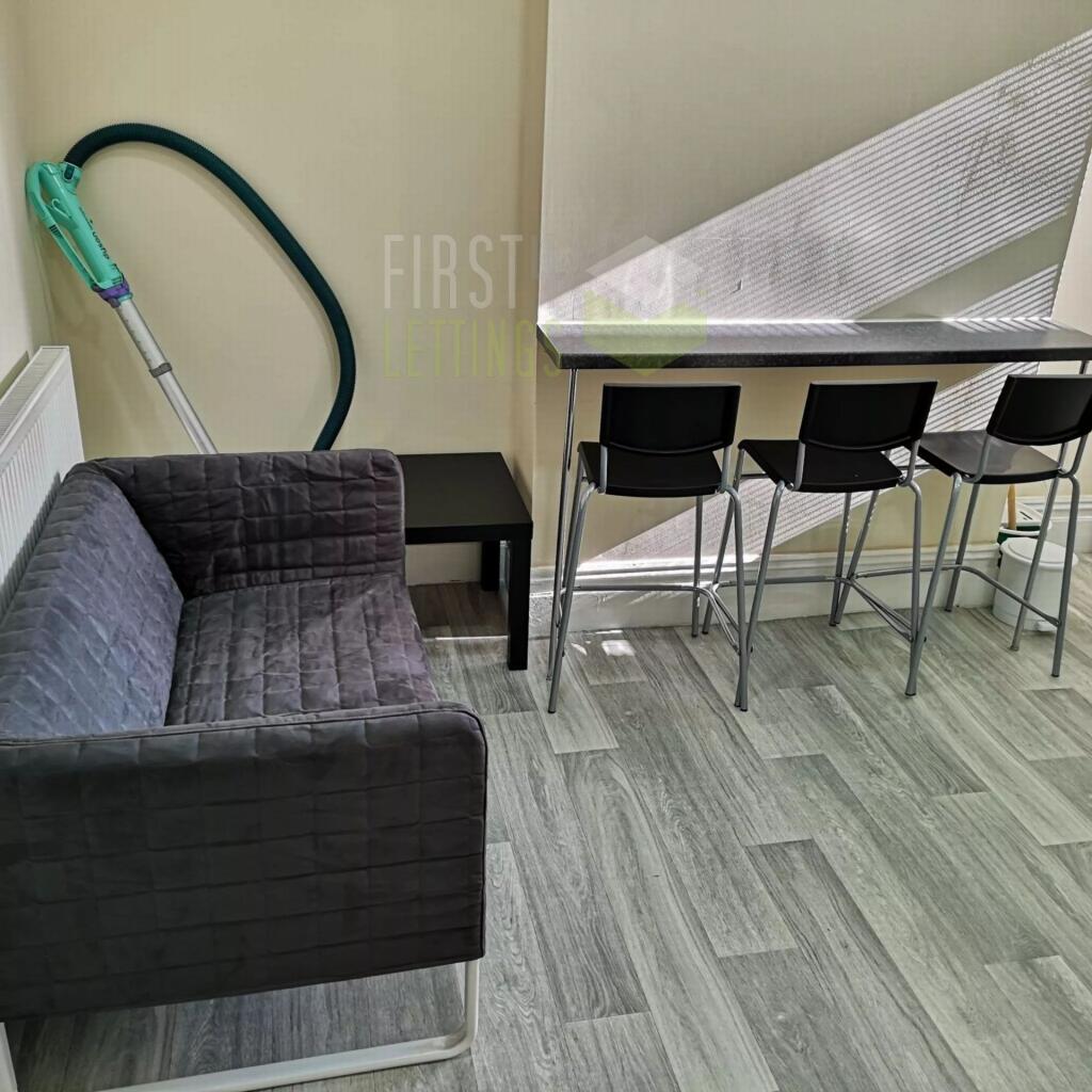2 bed 1st Floor Flat for rent in Leicester. From First 4 Lettings - Leicester
