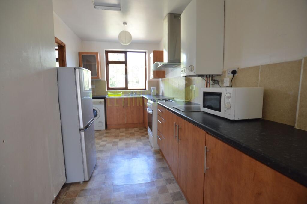 3 bed Semi Detached for rent in Stoughton. From First 4 Lettings - Leicester