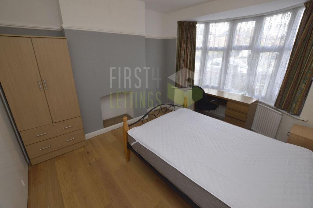 4 bed Semi Detached for rent in Stoughton. From First 4 Lettings - Leicester