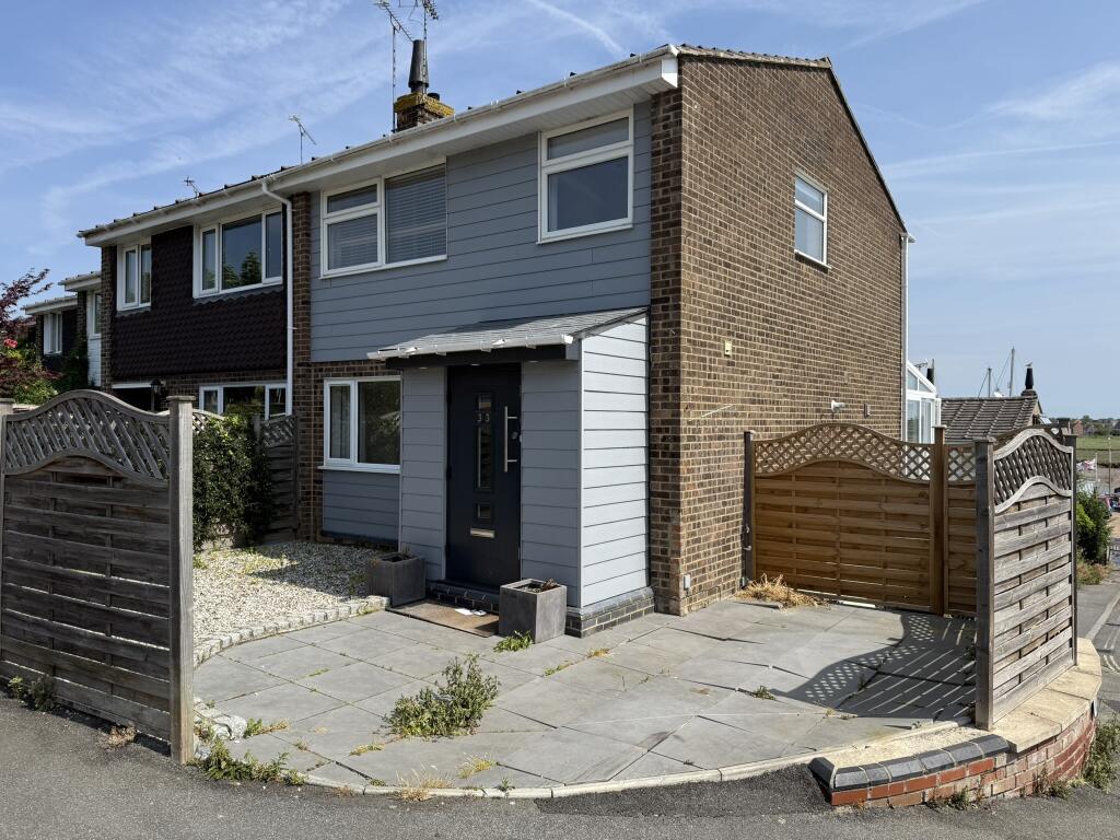 3 bed Mid Terraced House for rent in Maldon. From Keeleys Lettings Ltd - Maldon