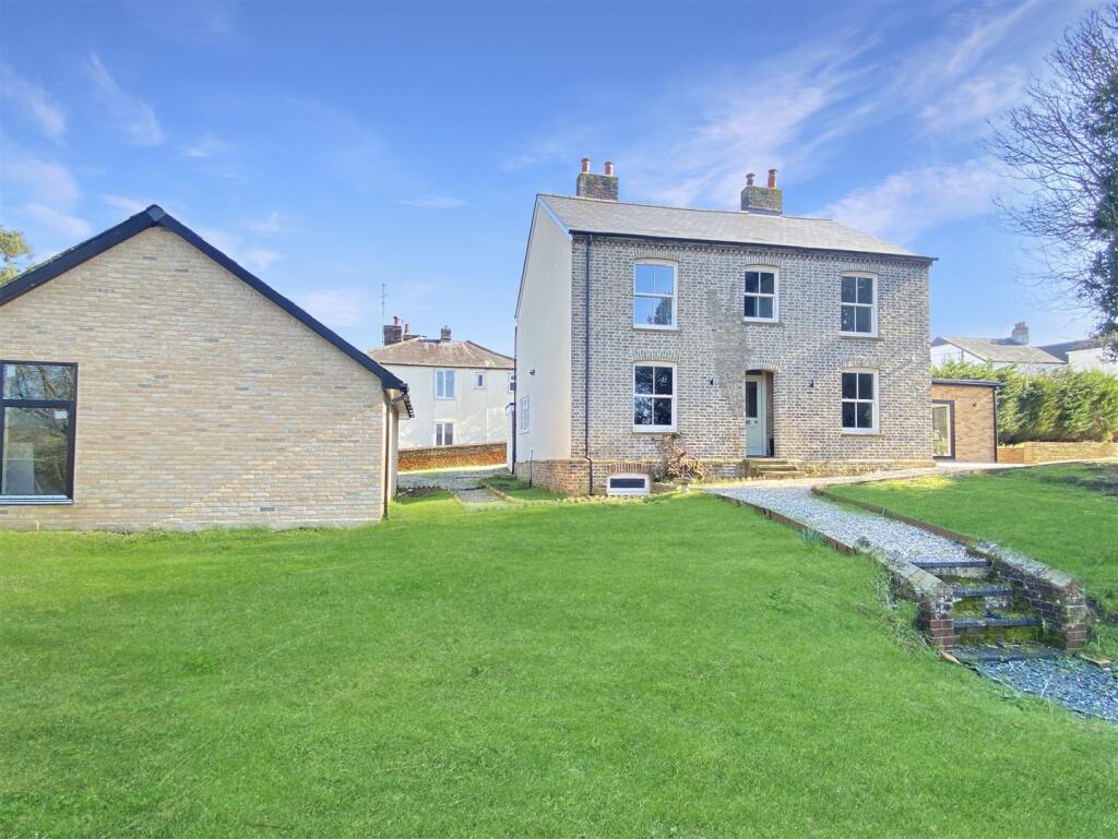 5 bed Detached for rent in Halstead. From Michaels Property Consultants Ltd - Braintree