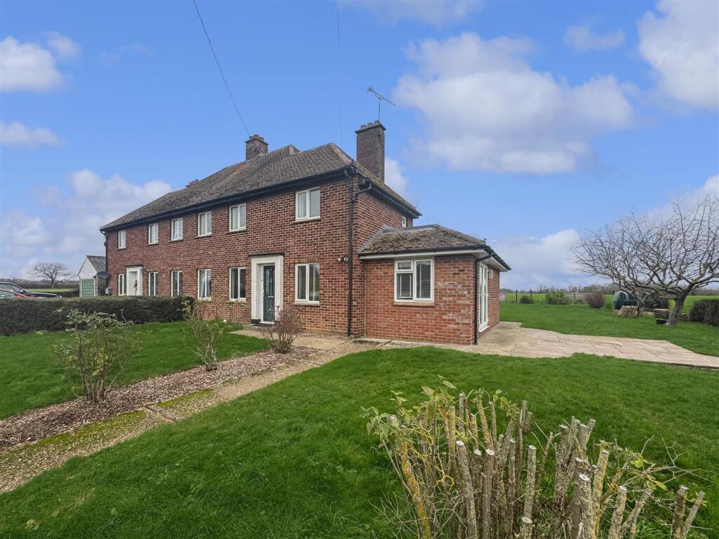 3 bed Semi Detached for rent in . From Michaels Property Consultants Ltd - Braintree