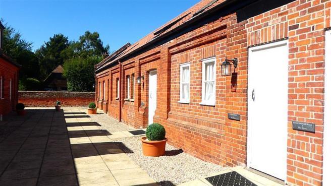 1 bed Mews for rent in Braintree. From Michaels Property Consultants Ltd - Braintree 1 bed Mews for rent in Braintree. From Michaels Property Consultants Ltd - Braintree