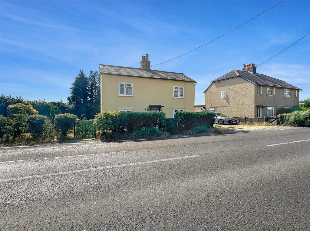 2 bed Cottage for rent in Great Notley. From Michaels Property Consultants Ltd - Braintree 2 bed Cottage for rent in Great Notley. From Michaels Property Consultants Ltd - Braintree