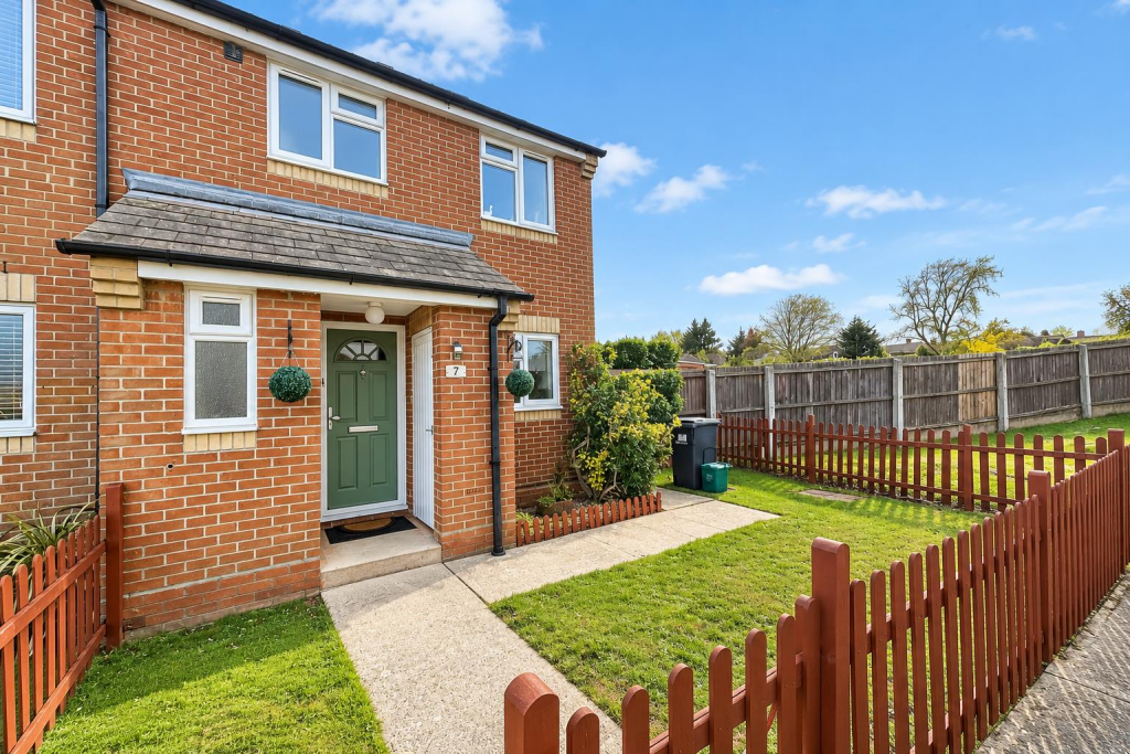 3 bed Mid Terraced House for rent in Halstead. From Michaels Property Consultants Ltd - Braintree 3 bed Mid Terraced House for rent in Halstead. From Michaels Property Consultants Ltd - Braintree