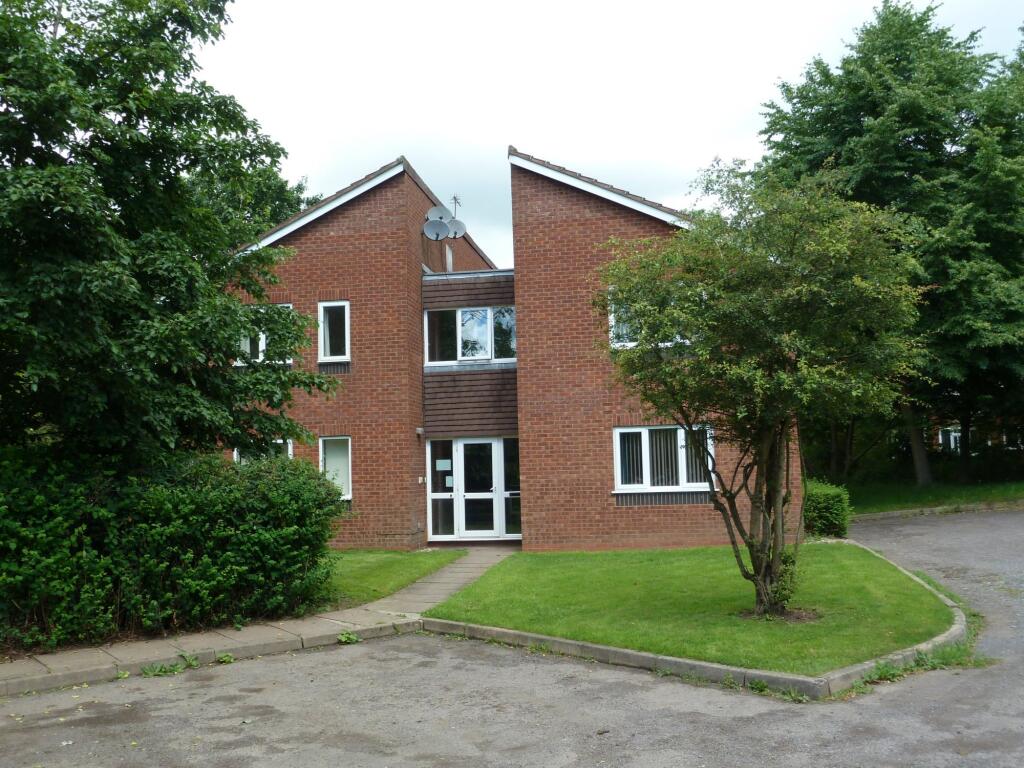 4 bed 1st Floor Flat for rent in Sutton Coldfield. From Preferential Properties Ltd - Sutton Coldfield