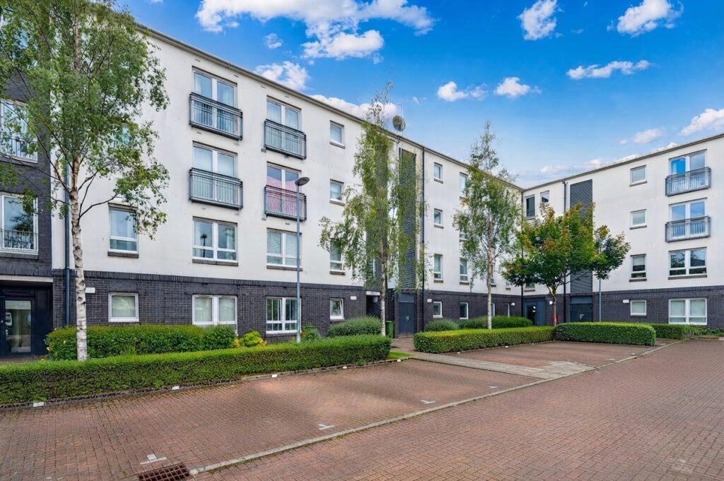 2 bed 1st Floor Flat for rent in Renfrew. From Property Bureau - Bearsden