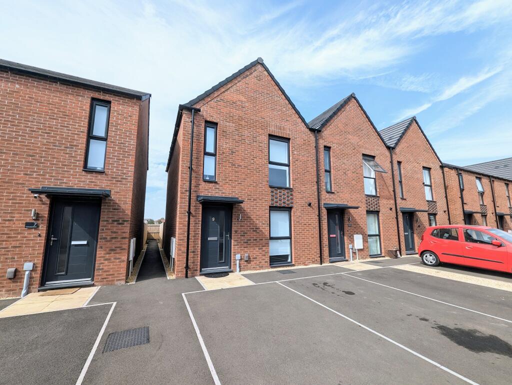 3 bed End of Terrace for rent in Broadstreet Common. From Freelancer Lets and Sales - Newport