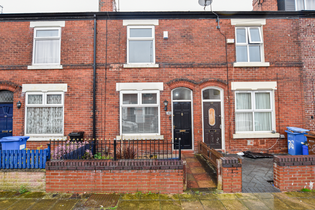 2 bed Mid Terraced House for rent in Stockport. From Snowden Wilkinson - Cheadle Hulme