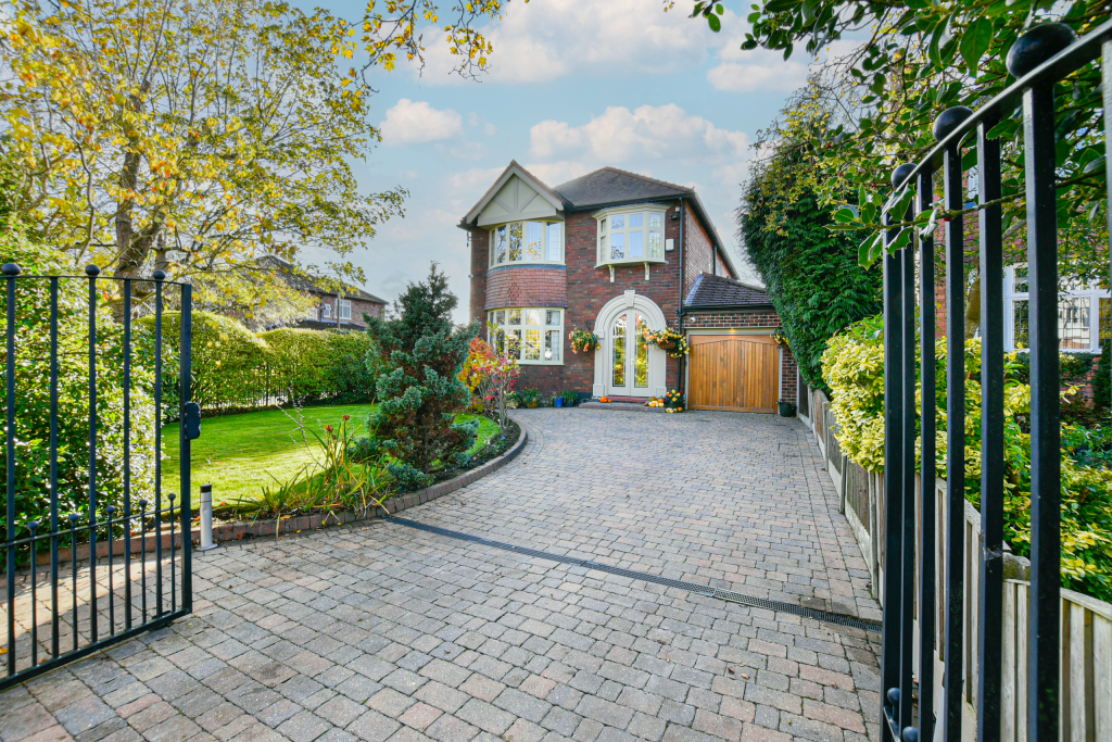 4 bed Detached for rent in Cheadle Hulme. From Snowden Wilkinson - Cheadle Hulme