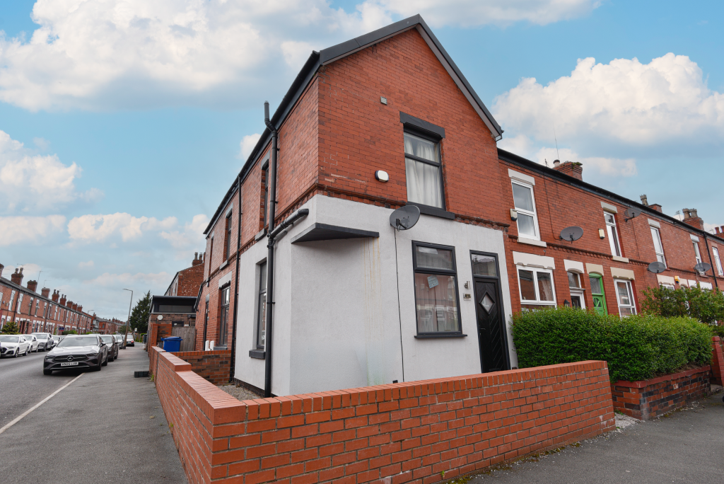 2 bed Apartment for rent in Stockport. From Snowden Wilkinson - Cheadle Hulme