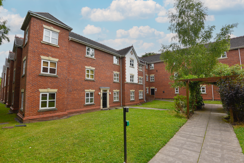 2 bed Apartment for rent in Gatley. From Snowden Wilkinson - Cheadle Hulme