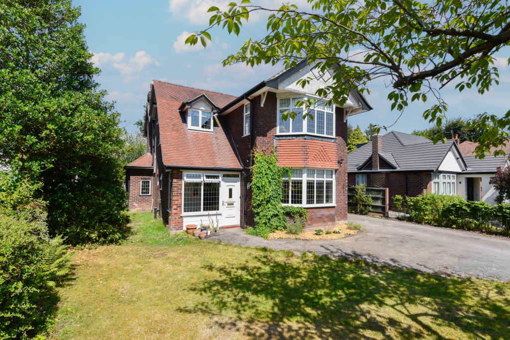4 bed Detached for rent in Cheadle Hulme. From Snowden Wilkinson - Cheadle Hulme