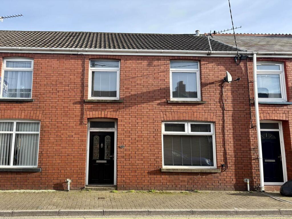 4 bed Mid Terraced House for rent in Bryncethin. From Porters Estate Agents - Bridgend