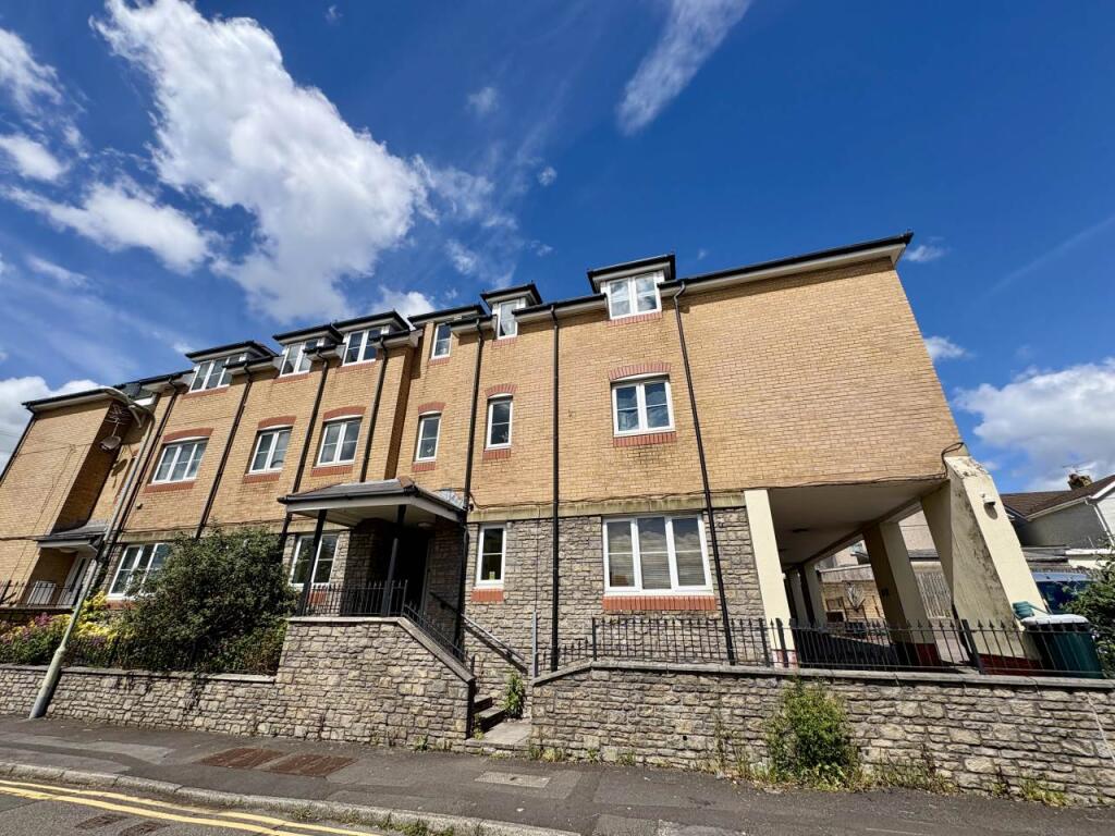 2 bed Apartment for rent in Bridgend. From Porters Estate Agents - Bridgend