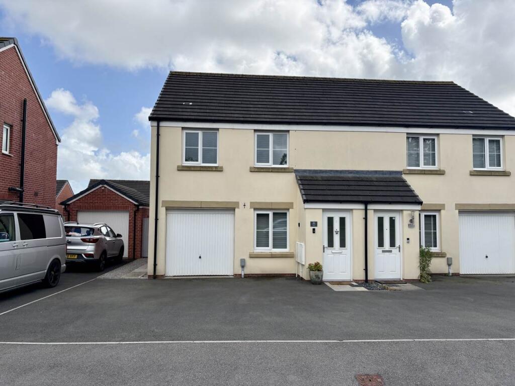 3 bed Semi Detached for rent in Heol-y-Cyw. From Porters Estate Agents - Bridgend