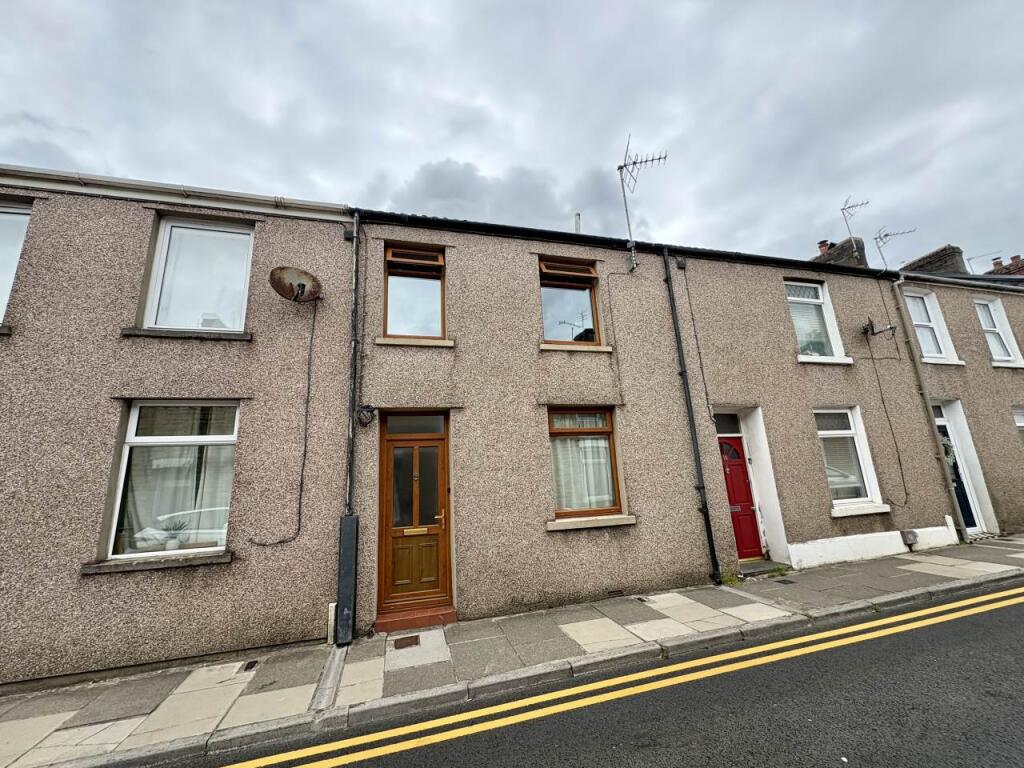 2 bed Mid Terraced House for rent in Bridgend. From Porters Estate Agents - Bridgend