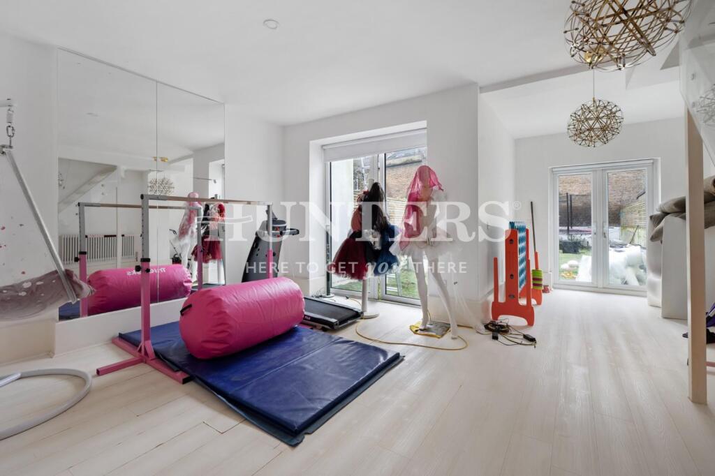 4 bed Mid Terraced House for rent in Hampstead. From Hunters - West Hampstead 4 bed Mid Terraced House for rent in Hampstead. From Hunters - West Hampstead