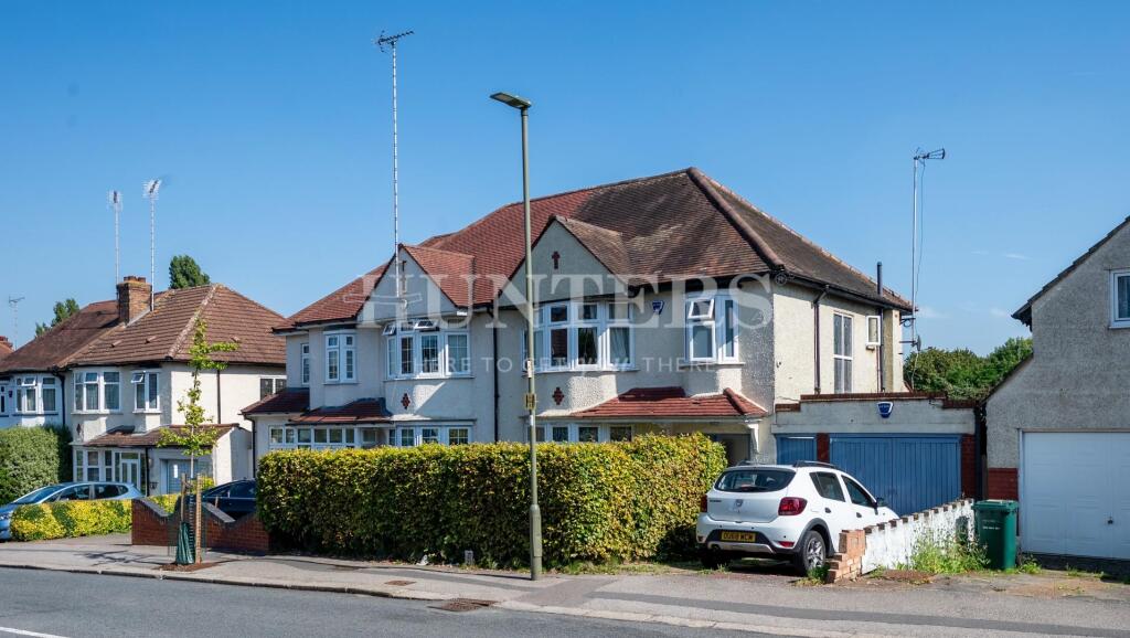 3 bed Detached for rent in Barnet. From Hunters - West Hampstead