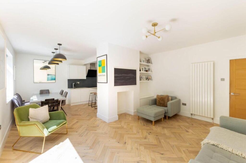 4 bed Mid Terraced House for rent in Willesden. From Hunters - West Hampstead 4 bed Mid Terraced House for rent in Willesden. From Hunters - West Hampstead