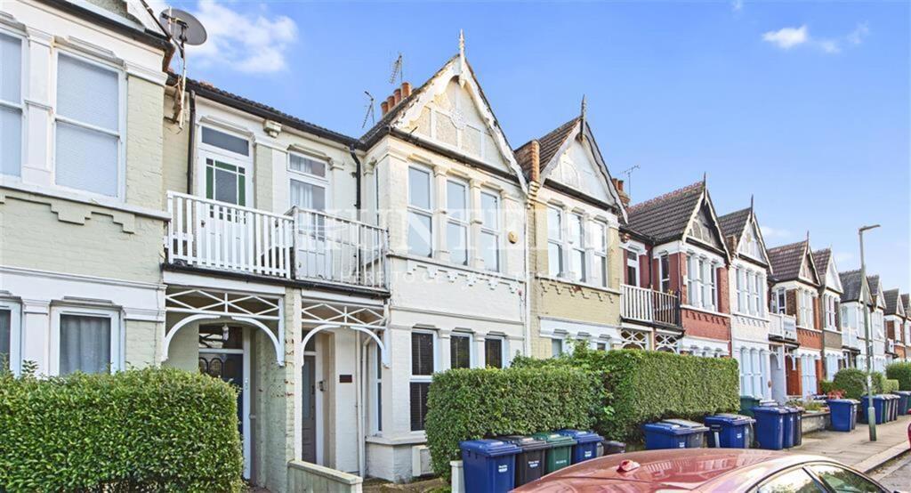 2 bed 1st Floor Flat for rent in Finchley. From Hunters - West Hampstead 2 bed 1st Floor Flat for rent in Finchley. From Hunters - West Hampstead