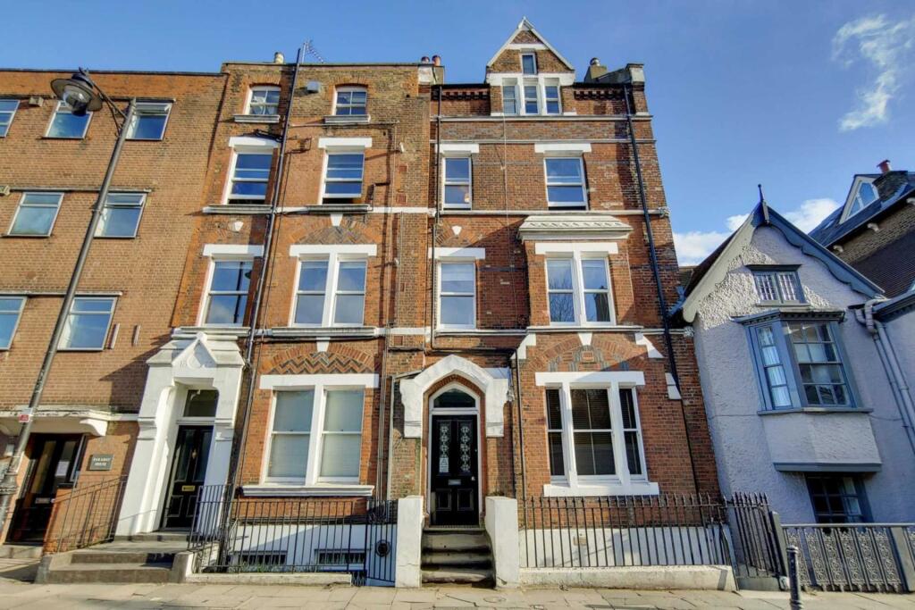 2 bed 1st Floor Flat for rent in Hornsey. From Taylor Gibbs