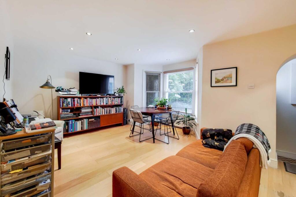 2 bed Apartment for rent in Hornsey. From Taylor Gibbs