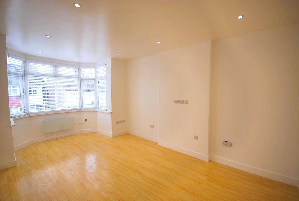 3 bed Flat for rent in WEMBLEY. From Right Home Estate Agents - Wembley