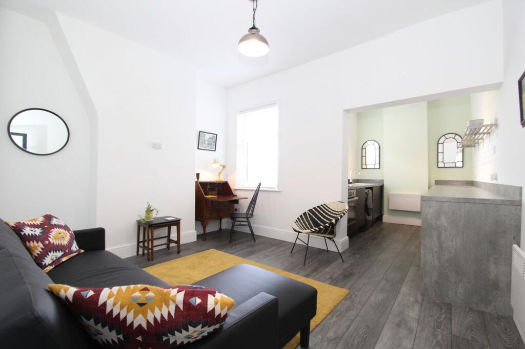 1 bed 1st Floor Flat for rent in Hanchurch. From Follwells Ltd - Newcastle-Under-Lyme