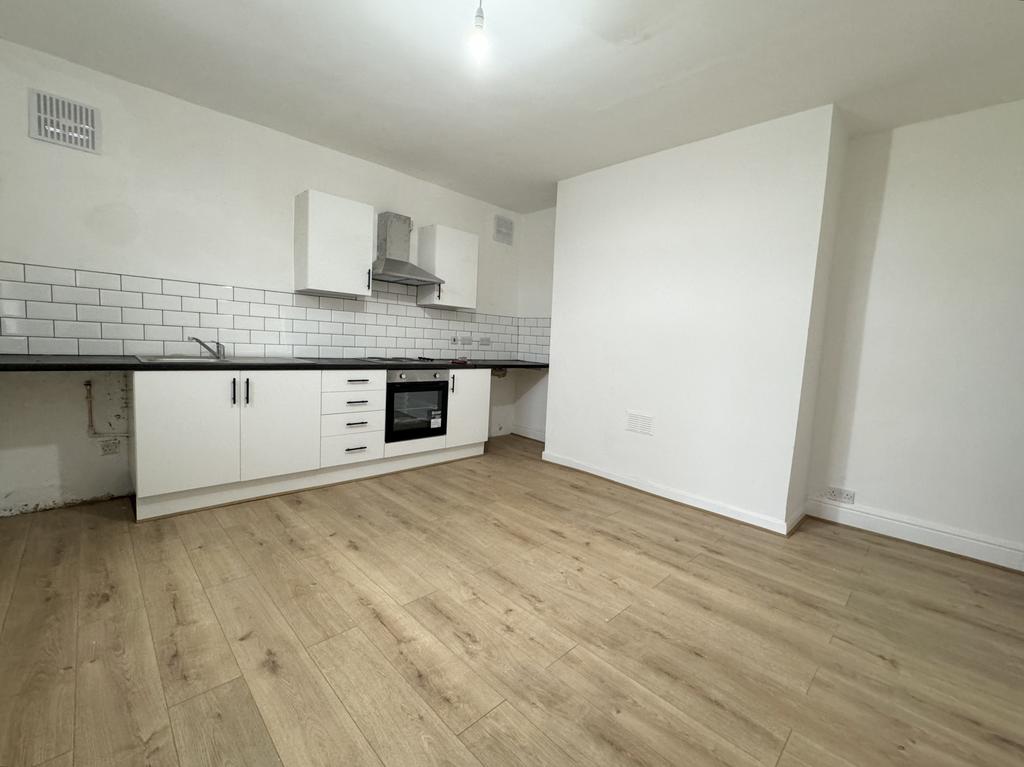 1 bed Mid Terraced House for rent in Leeds. From Care 4 Properties 
