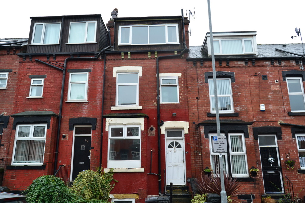 4 bed Mid Terraced House for rent in Leeds. From Lota Properties