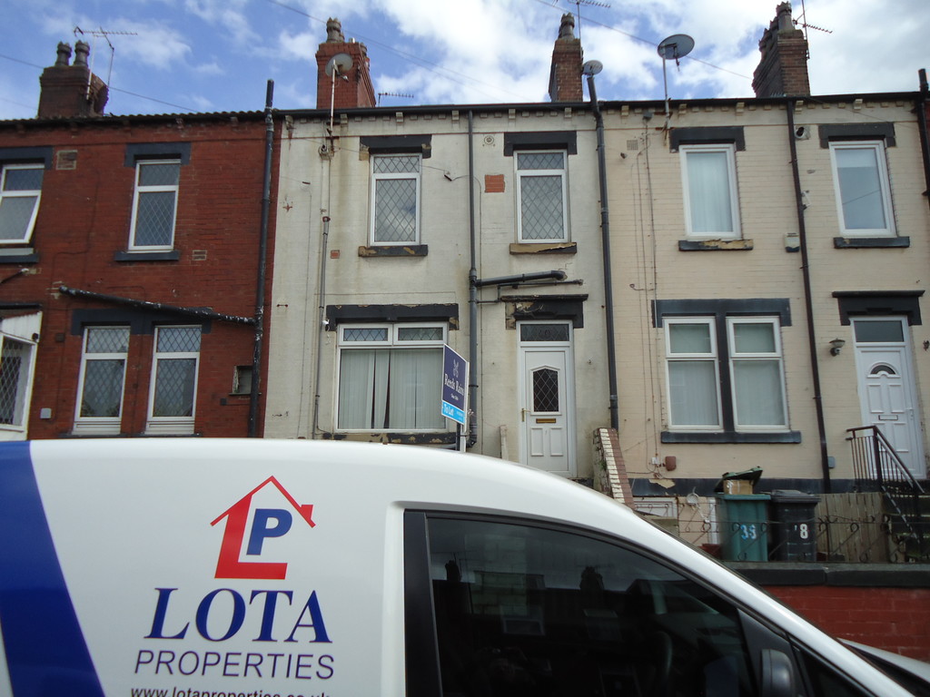 2 bed Mid Terraced House for rent in Leeds. From Lota Properties