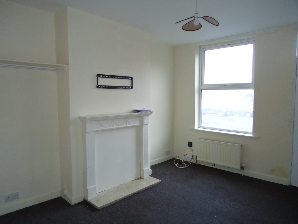 4 bed Mid Terraced House for rent in Leeds. From Lota Properties 4 bed Mid Terraced House for rent in Leeds. From Lota Properties
