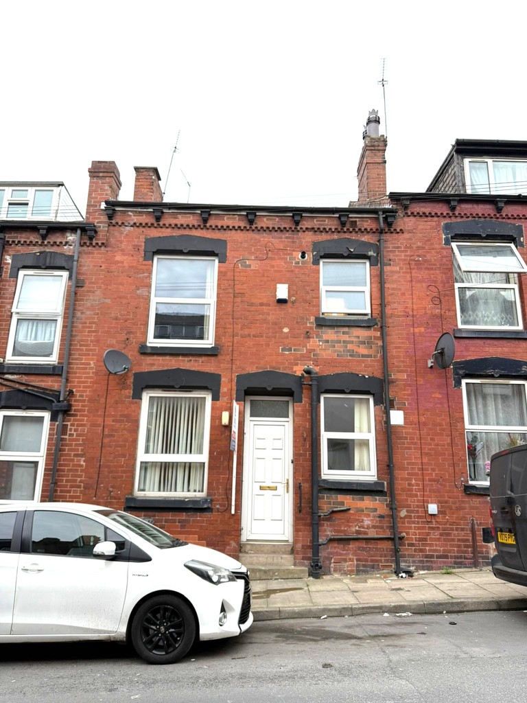 2 bed Mid Terraced House for rent in Leeds. From Lota Properties