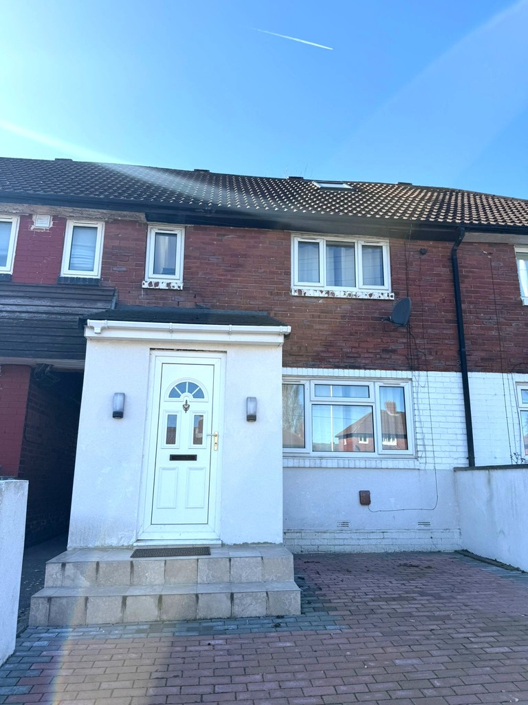 4 bed Semi Detached for rent in Leeds. From Lota Properties