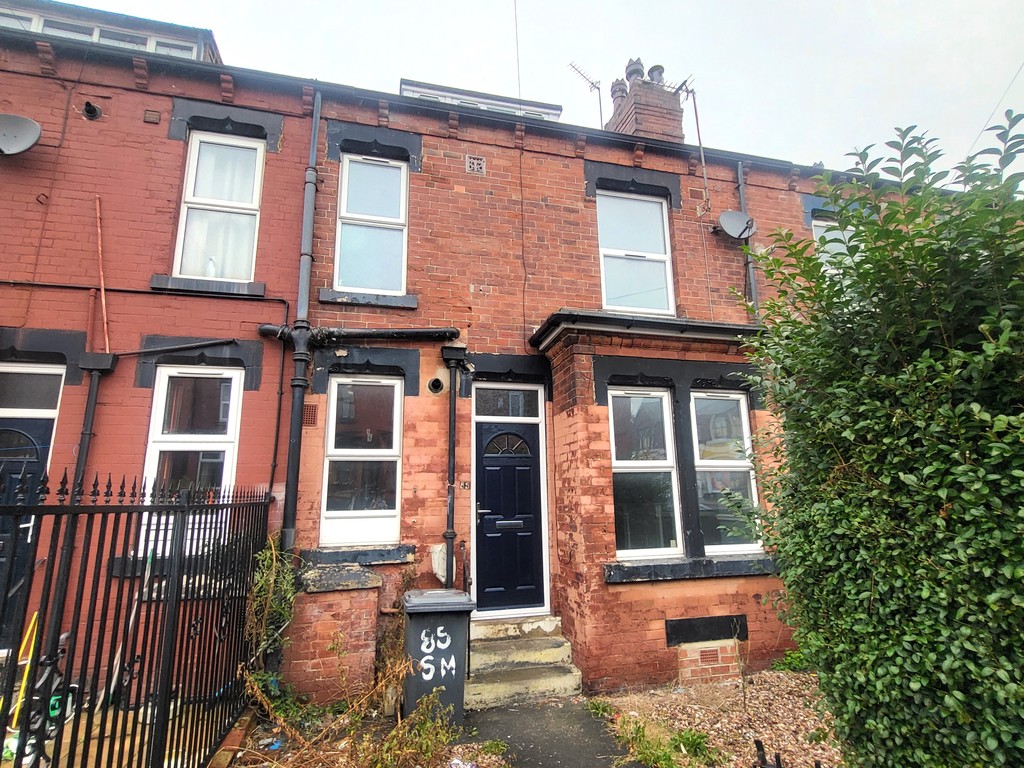 2 bed Mid Terraced House for rent in Leeds. From Lota Properties