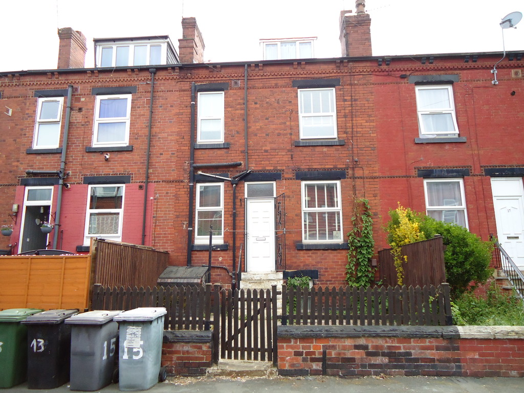 2 bed Mid Terraced House for rent in Leeds. From Lota Properties