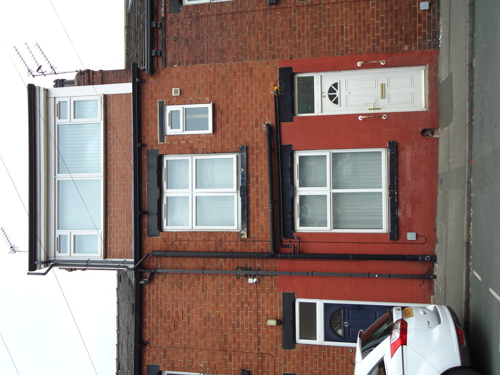 4 bed Mid Terraced House for rent in Leeds. From Lota Properties