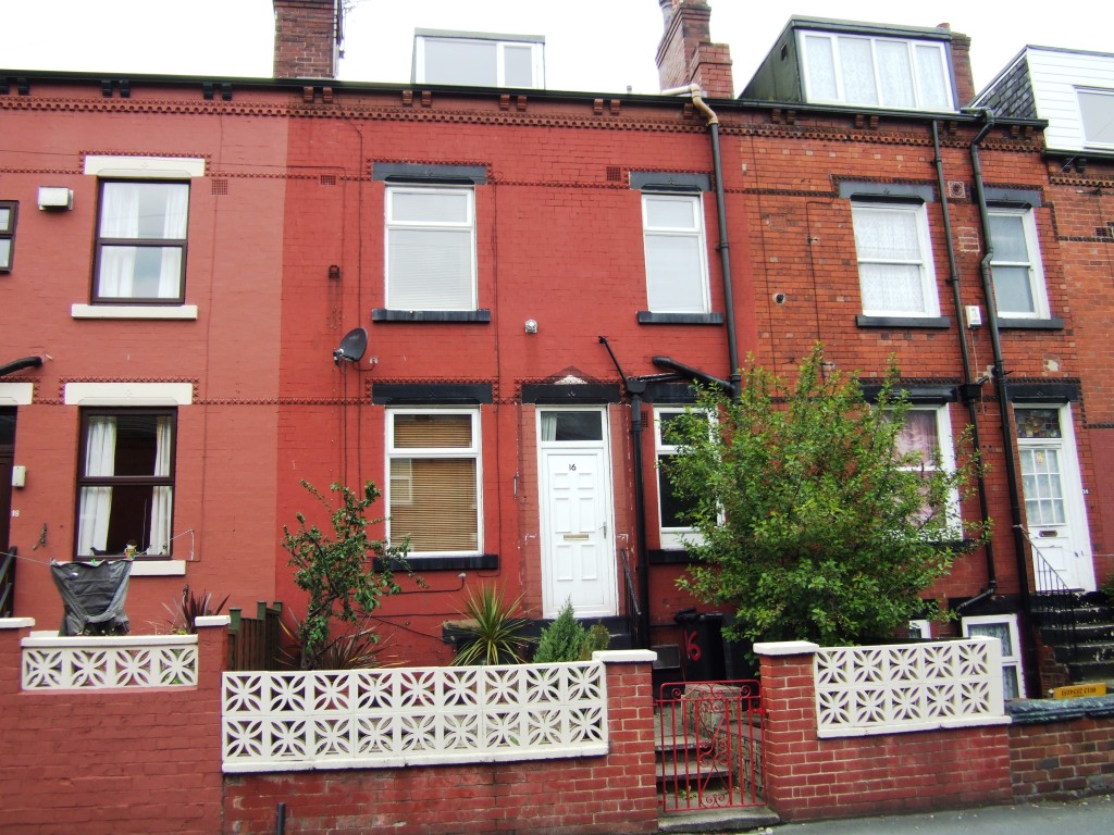 2 bed Mid Terraced House for rent in Leeds. From Lota Properties